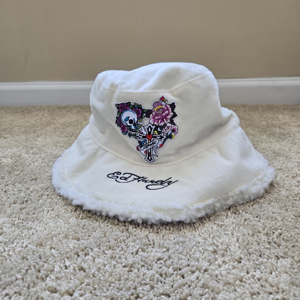 Ed Hardy Velour Sherpa Lined Bucket Hat OS White